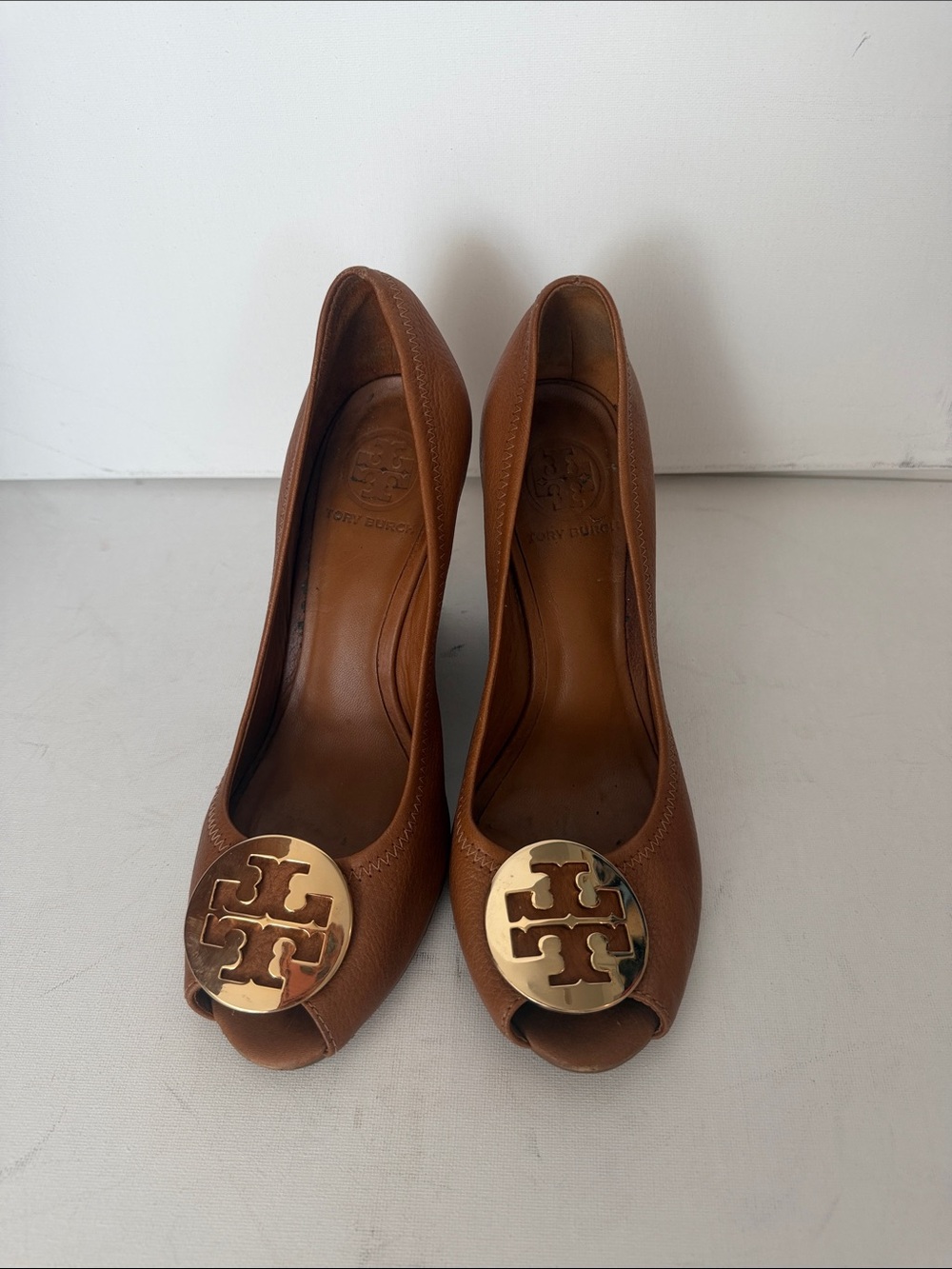 Tory Burch Tan Leather Peep-Toe Pumps with Gold Logo